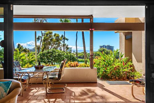 En balkon eller terrasse på Kaanapali Royal L102