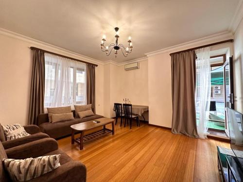 Гостиная зона в Republic Square family luxury 2 bedroom 2 bathroom