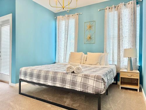 a bedroom with a bed with blue walls at New Downtown ATL Condo Washer Dryer 542Blvd107 in Atlanta