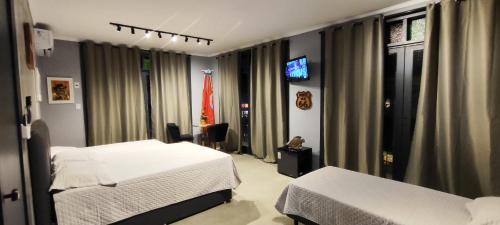 En eller flere senge i et værelse på Portal suítes Avenida Paraty