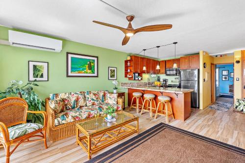 Køkken eller tekøkken på Napili Ridge A15