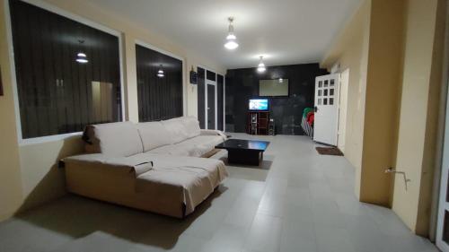 a living room with a couch and a table at Casa florida suite- seguridad y ubicación ideal in Ciudad Guayana