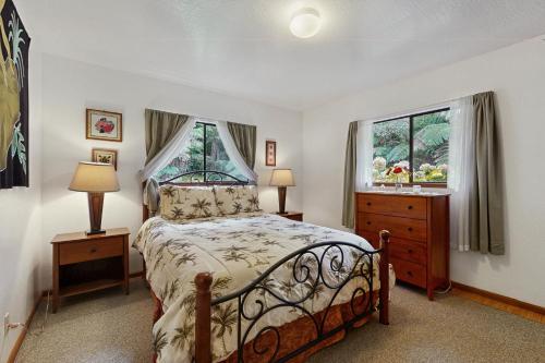 Postel nebo postele na pokoji v ubytování E Komo Mai Retreat Ohana