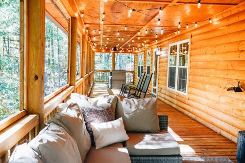 Φωτογραφία από το άλμπουμ του Misty Mountain Getaway - Hot tub & Scenic View σε Ellijay