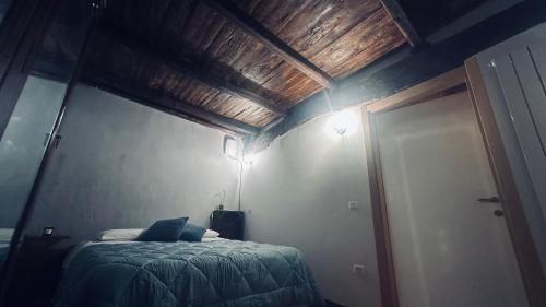 Una cama o camas en una habitación de Saint Anthony