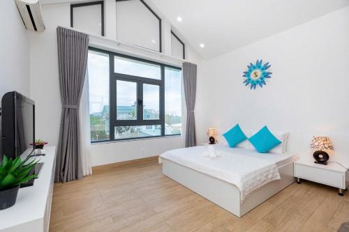Postel nebo postele na pokoji v ubytování Villages Resort Long Cung Gần Bãi Tắm