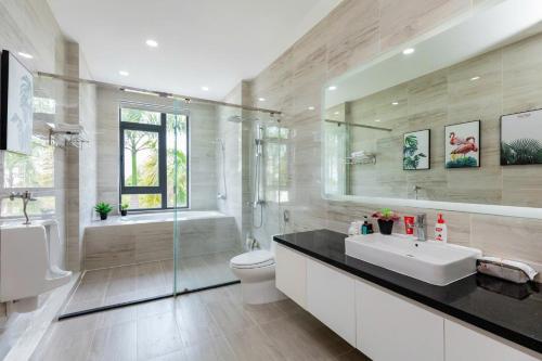 Koupelna v ubytování Villages Resort Long Cung Gần Bãi Tắm