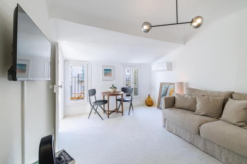 Charming Ultra Central 1 Bdr