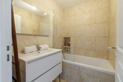 Charming Ultra Central 1 Bdr