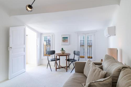 Charming Ultra Central 1 Bdr
