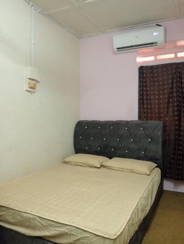 Ένα ή περισσότερα κρεβάτια σε δωμάτιο στο Nazd guest house