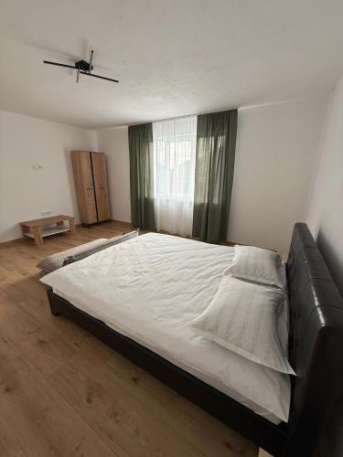 En eller flere senge i et værelse på Carolina Residence