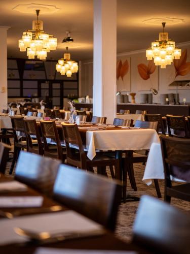 Un restaurant u otro lugar para comer en Hotel Slovan