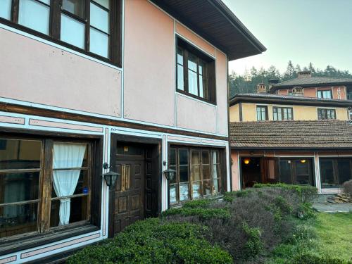 Bygningen som feriehuset ligger i