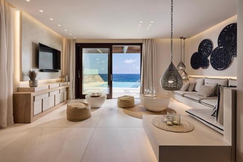 un soggiorno con vista sull'oceano di Melitina a Sitia