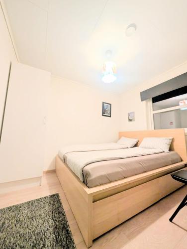 a bedroom with a bed in a room at Dal Homestay Haven 4U in Dal