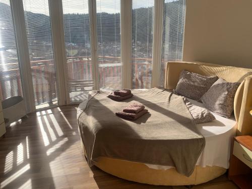 Postel nebo postele na pokoji v ubytování Rooftop apartment with stunning view