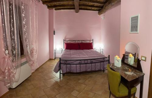 Una cama o camas en una habitación de B&B Le Fate Del Lago