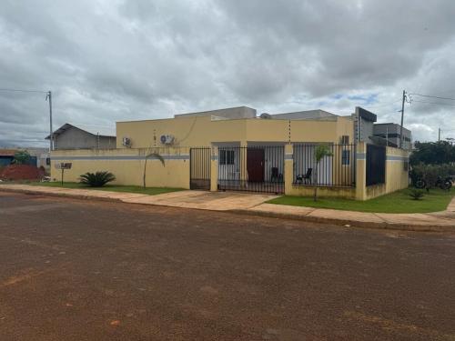 a yellow building on the side of a street at Casa completa para ate 10 pessoas in Campo Novo do Parecis