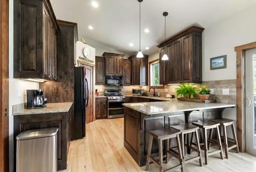 Una cocina o cocineta en Targhee & Teton Getaway