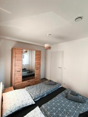 Ένα ή περισσότερα κρεβάτια σε δωμάτιο στο Apartament Parkowa