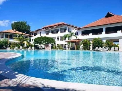 Private studio apartment with eat in kitchen