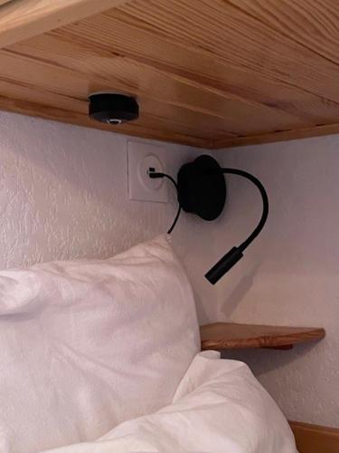 Ένα ή περισσότερα κρεβάτια σε δωμάτιο στο Studio cosy et sa terrasse