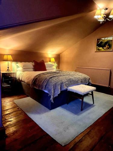 En eller flere senge i et værelse på Victorian Villa with Sea Views