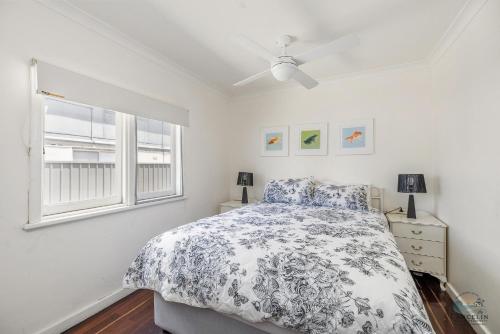 Кровать или кровати в номере Lano Beach Shack