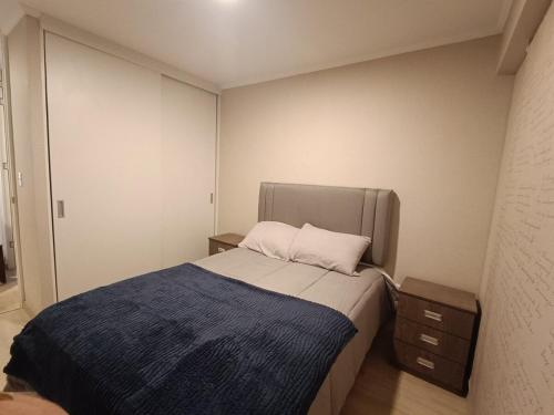 Кровать или кровати в номере Comfortable apartment in Parque la Reserva