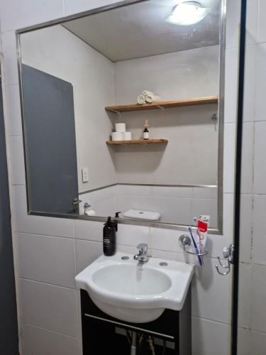 a bathroom with a sink and a mirror at Monoambiente de diseño in Corrientes