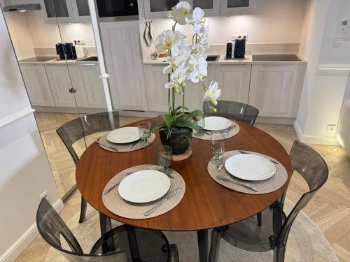 Galería fotográfica de Old town-Exceptional Apartment-in absolute calm en Antibes