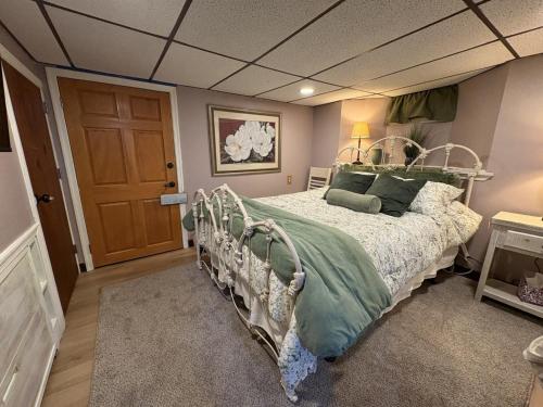 a bedroom with a bed in a room at Pet Friendly 2BR • King+Queen • Full Kitchen in Adamstown