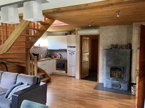 Η κουζίνα ή μικρή κουζίνα στο Kasekuma House with all comforts well located