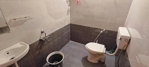 Et badeværelse på KSR Aura Homestay