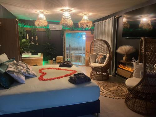 a room with a bed with a heart on it at gîte romantique in Etalondes-la-Pipe