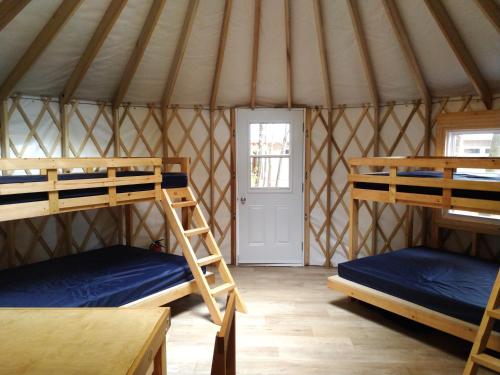 Ένα ή περισσότερα κρεβάτια σε δωμάτιο στο Parc Nature Émélinois