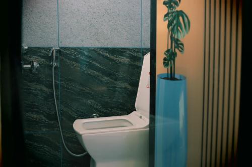 Ένα μπάνιο στο Saanvi by Mohanam Comfort Homes