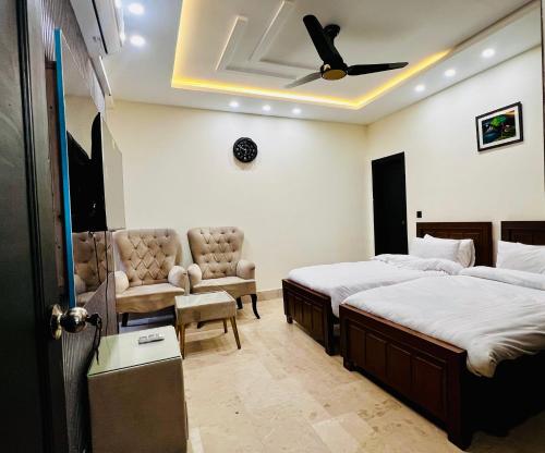 Postel nebo postele na pokoji v ubytování Gateway Resdencia