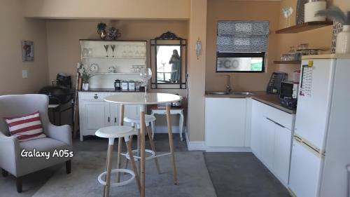 Kuchyň nebo kuchyňský kout v ubytování Seas the Breeze Romantic cottage for 2