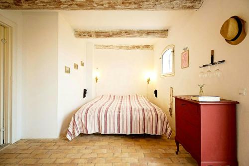 Giường trong phòng chung tại Authentic Country Stay At A Farm Guesthouse