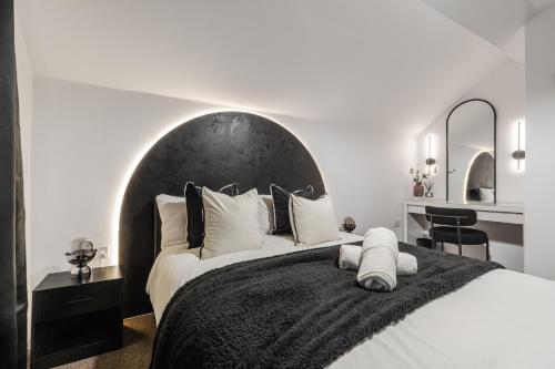 a bedroom with a large bed with a black headboard at New Modern 2 Bedroom Central Apt Greater Manchester, Sleeps 5, Near Airport with Great Transport Links in Stockport