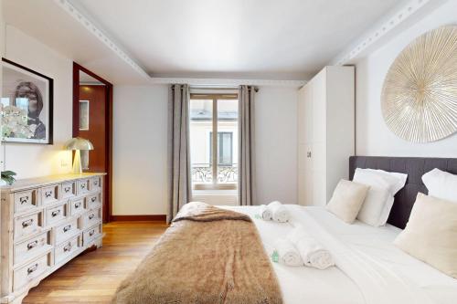 Avenue Montaigne - Prime Location
