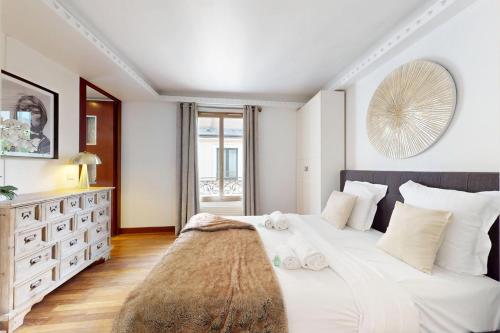 Avenue Montaigne - Prime Location