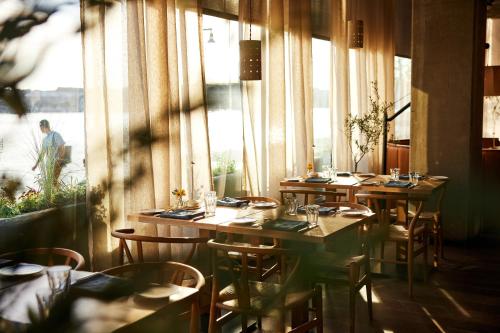 Restaurace v ubytování Canopy By Hilton Baltimore Harbor Point - Newly Built