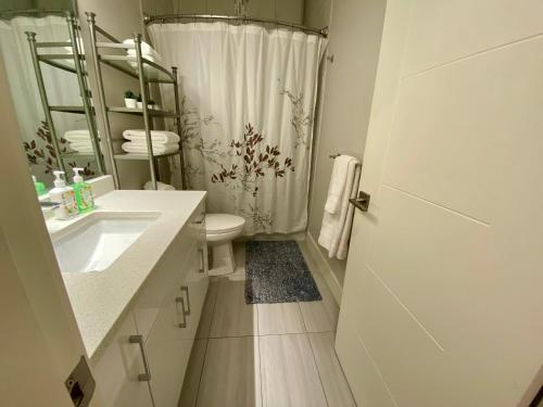 Koupelna v ubytování Ridge Pointe Retreat Your Victoria Hideaway