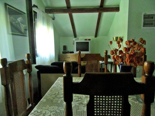 a living room with a couch and a table with chairs at Guest House Keserovic in Vinci