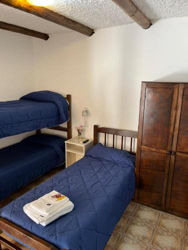 Un pat sau paturi într-o cameră la Hostal Andino