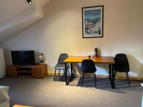 Μια τηλεόραση ή/και κέντρο ψυχαγωγίας στο New Gudauri GoodHost Apartments