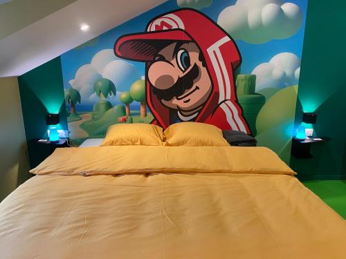 En eller flere senge i et værelse på Retro Gaming Corner - Arcade Games - Jacuzzi - Sauna - Switch 2